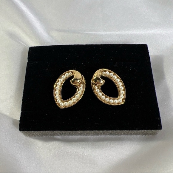 Avon Gold Tone Faux Pearl Dangle Drop Earrings - Picture 5 of 5